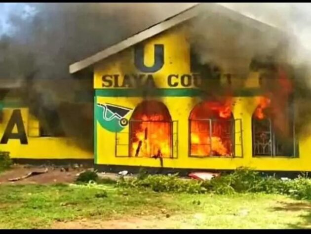 Azimio protestors in Siaya set ablaze UDA party offices » Capital News