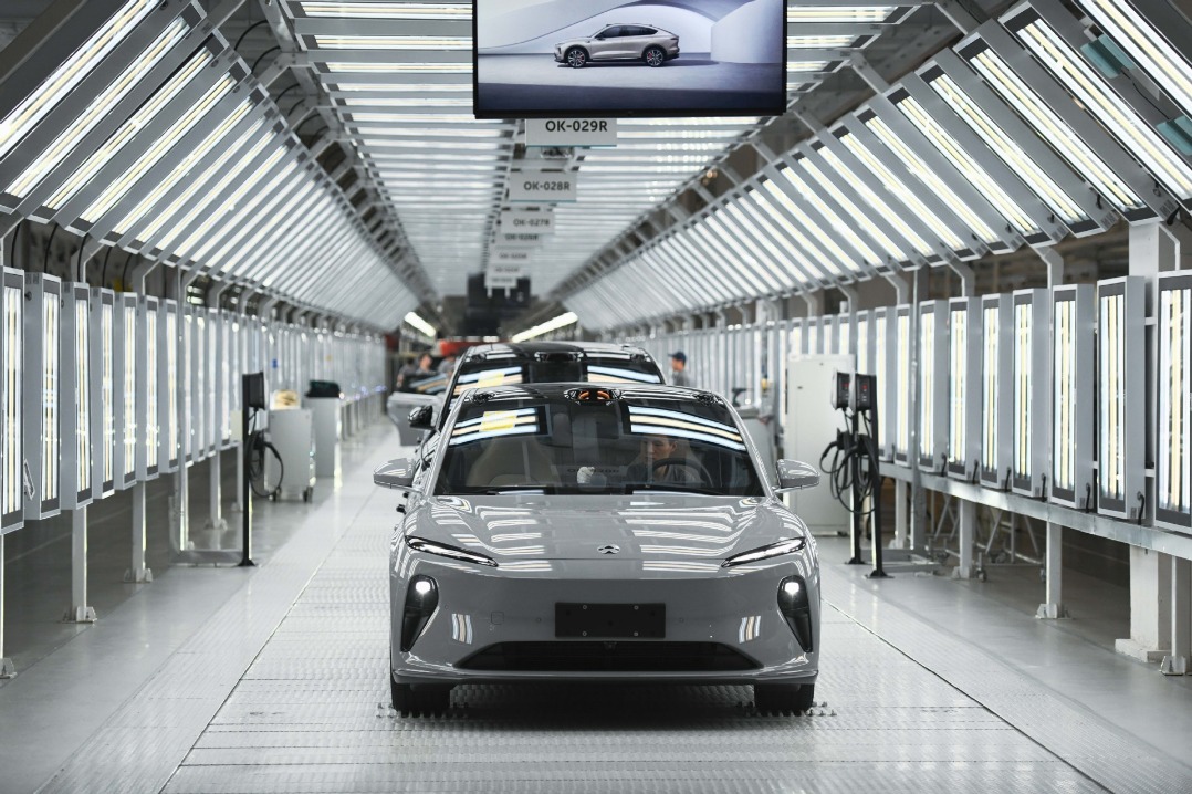 China exports get boost from EVs, robots