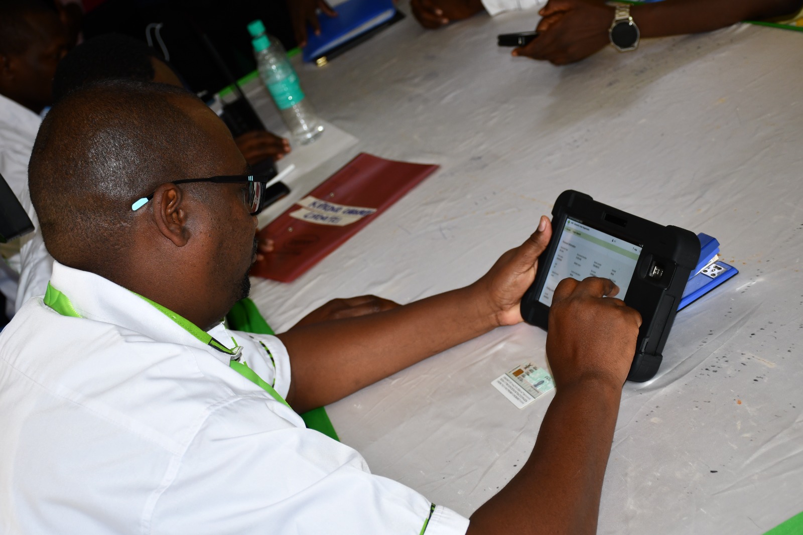 IEBC registers over 20,000 new voters in second week of CVR exercise