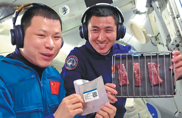 Chinese astronauts savor grilled chicken and beef in space
