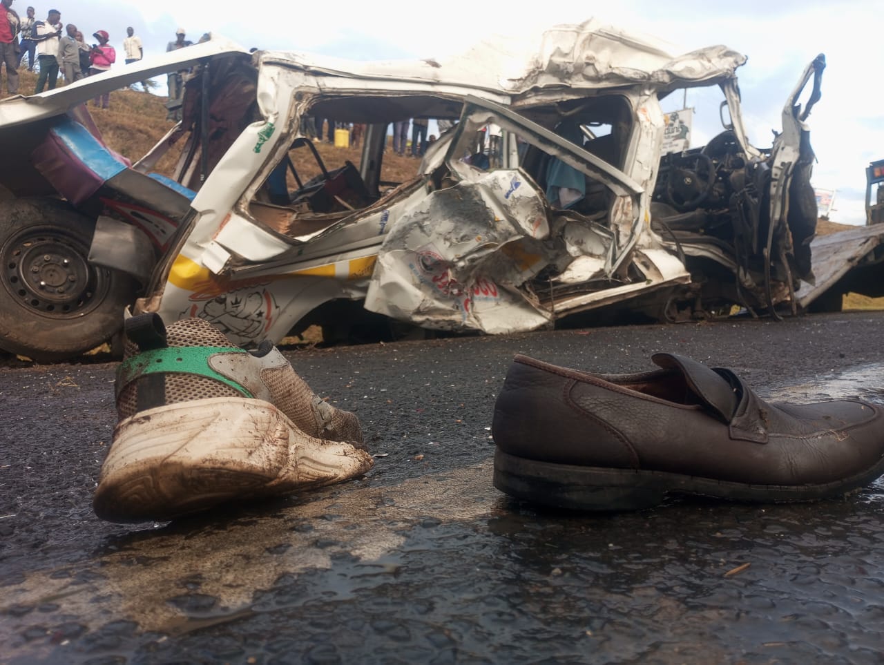 7 killed in Kariandusi crash as truck hits multiple PSVs, ploughs onto 14-seater