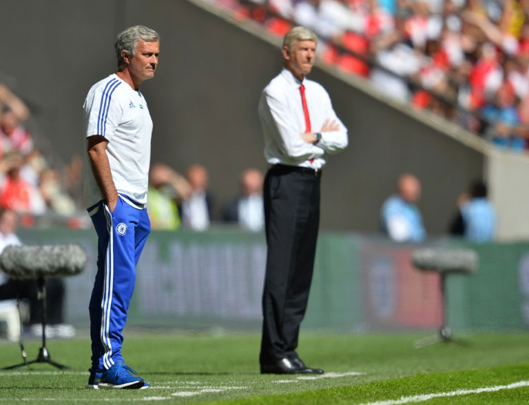 Chelsea's manager Jose Mourinho (L) and Arsenal's manager Arsene Wenger watch from the side during the FA Community Shield match at Wembley Stadium in north London on August 2, 2015. PHOTO/AFP