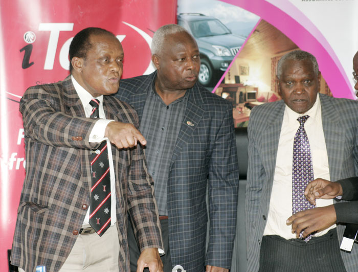 Race organiser, Major (Rtd) Marsden Madoka with Athletics Kenya vice-presidents Lt. Gen (Rtd) Jackson Tuwei and Paul Mutwii during the event's launch in Nairobi on October 1, 2015. PHOTO/Raymond Makhaya