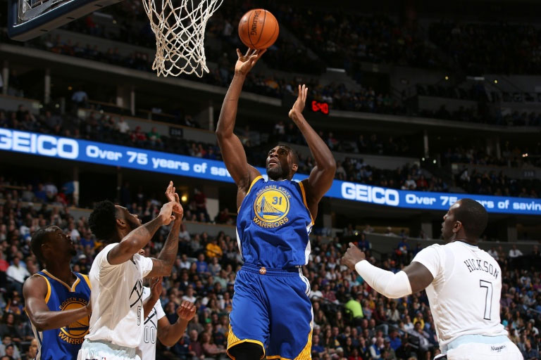Festus Ezeli of the Golden State Warriors takes a shot over Will Barton and J.J. Hickson of the Denver Nuggets on November 22, 2015 in Denver, Colorado. PHOTO/AFP
