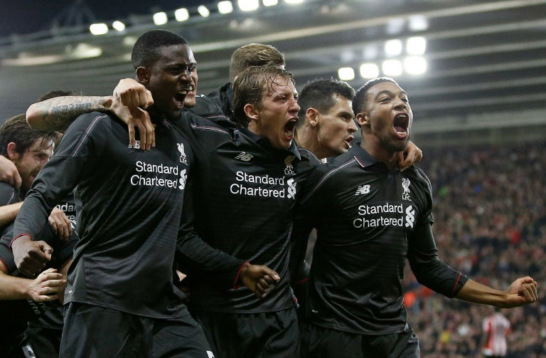Liverpool's Divock Origi (L) celebrates scoring a goal with teammates during their English League Cup quarter-final match against Southampton, at St Mary's Stadium in Southampton, on December 2, 2015. PHOTO/AFP