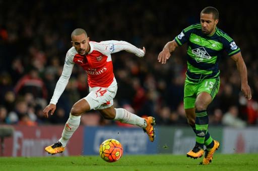 Arsenal's midfielder Theo Walcott (L) takes on Swansea City's midfielder Wayne Routledge (R) during the English Premier League football match at the Emirates Stadium in London on March 2, 2016