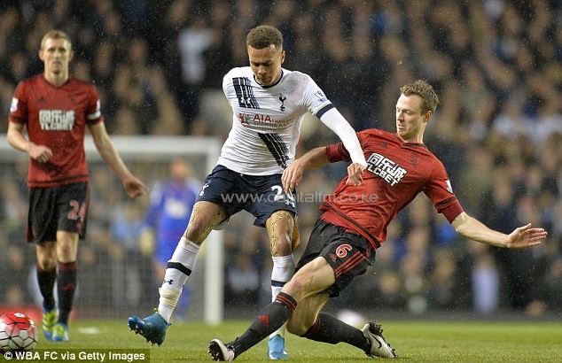 Tottenham Hotspur midfielder Dele Alli was named Young Player of the Year at the Professional Footballers’ Association (PFA) awards. PHOTO/DM.
