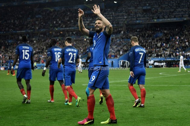 France's forward Olivier Giroud celebrates after scoring another goal during the Euro 2016 quarter-final football match between France and Iceland at the Stade de France in Saint-Denis, near Paris, on July 3, 2016.PHOTO/AFP
