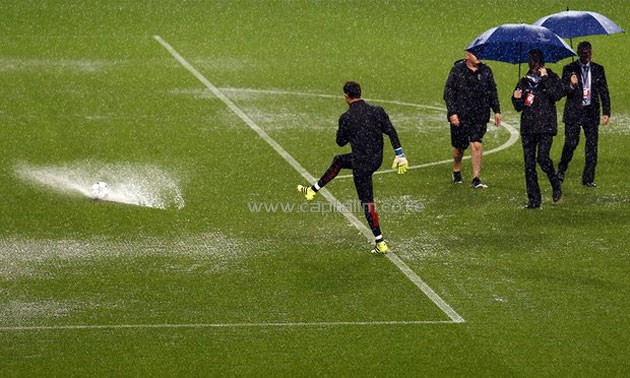 Manchester City goalkeeper Claudio Bravo had come out for warm up before being called back in