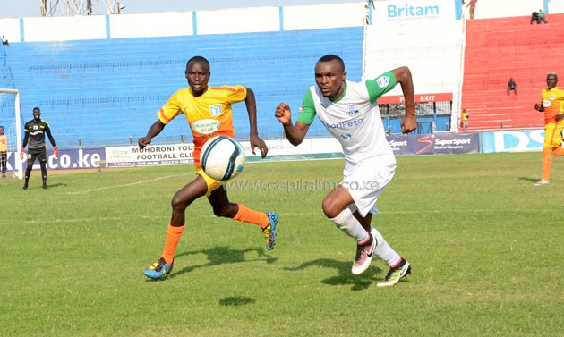 Muhoroni Youth defender Peter Okore chases down Gor Mahia's Jacques Tuyisenge. PHOTO/Timothy Olobulu