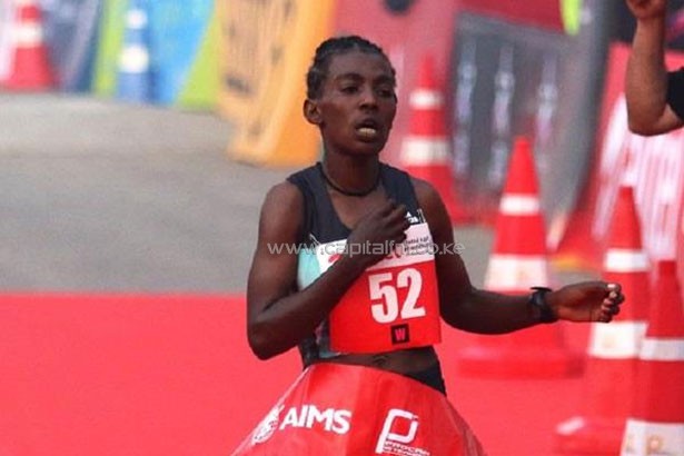 Worknesh Degefa winning the 2016 Delhi Half Marathon (ADHM / Procam International ) © Copyright