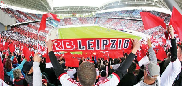 Leipzig’s gripping, come-from-behind win at Bayer 04 Leverkusen in their latest fixture saw them rise to top of the table and stayed there thanks to Borussia Dortmund’s 1-0 victory over FC Bayern München.