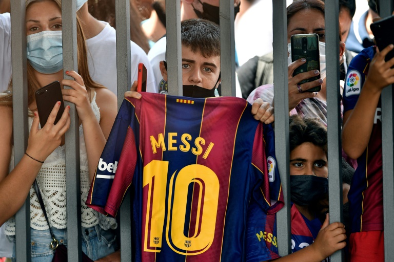 Barcelona left to say thanks for the memories as Messi heads for Paris
