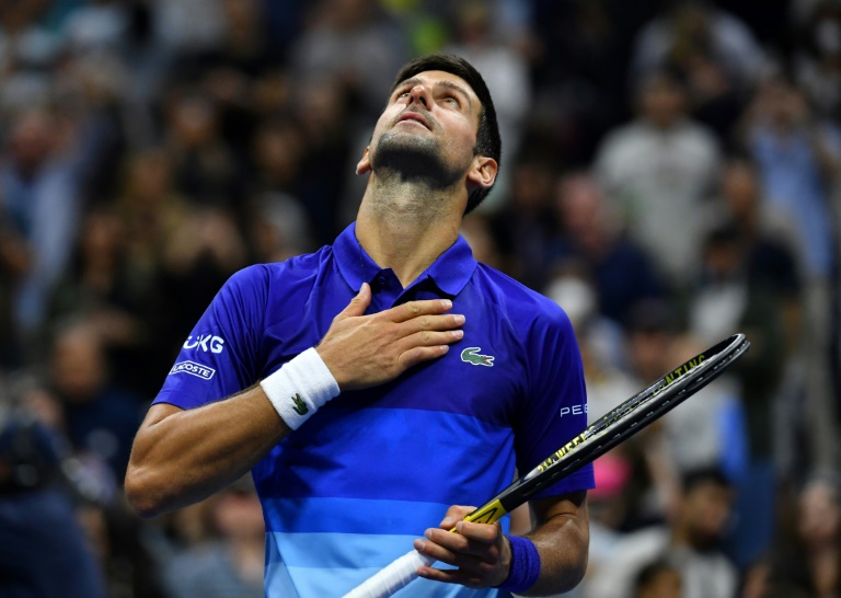 Djokovic wins at US Open, moves five matches from Slam