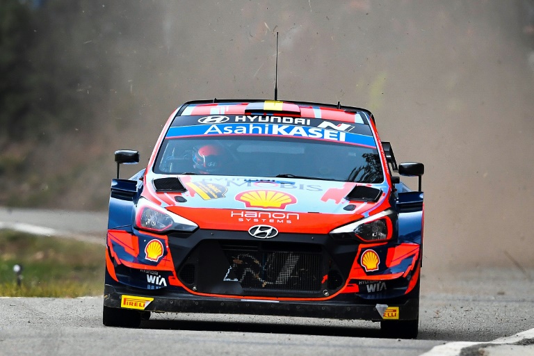 Neuville leads Rally of Spain as Ogier title bid holds firm