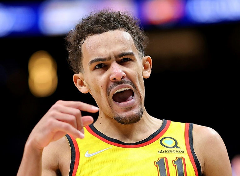 Suns, Hawks rally to keep NBA winning streaks alive