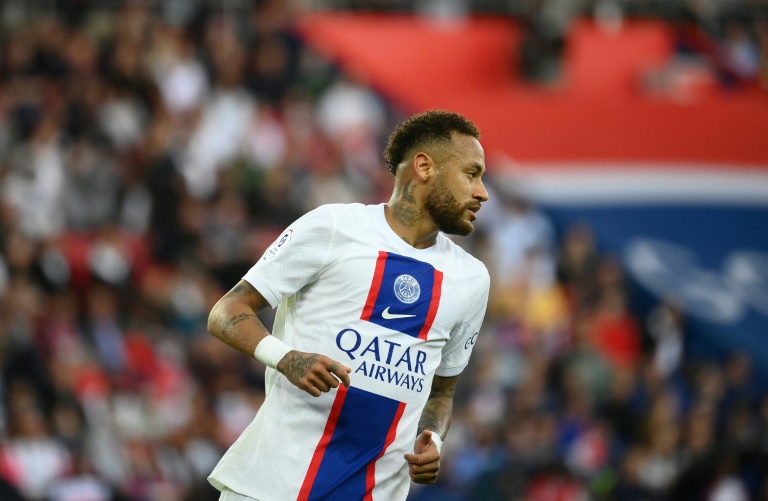 Neymar ramène le Paris Saint-Germain au sommet en France, Marseille bat Lille