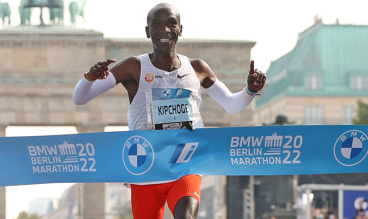 Eliud Kipchoge sets new marathon WR in Berlin, Germany, 2022