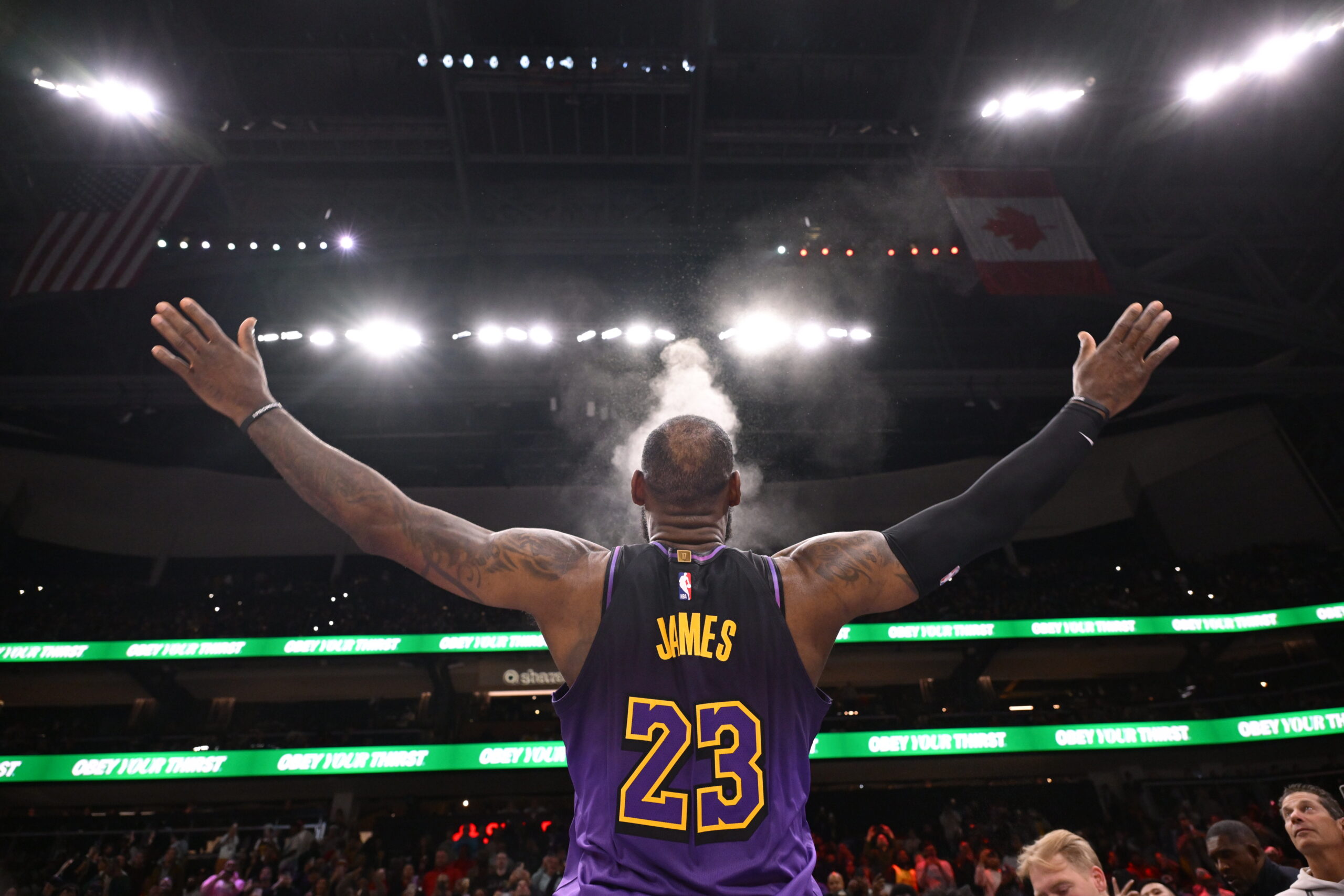 LeBron James injured as Curry passes 25,000 points - Capital Sports