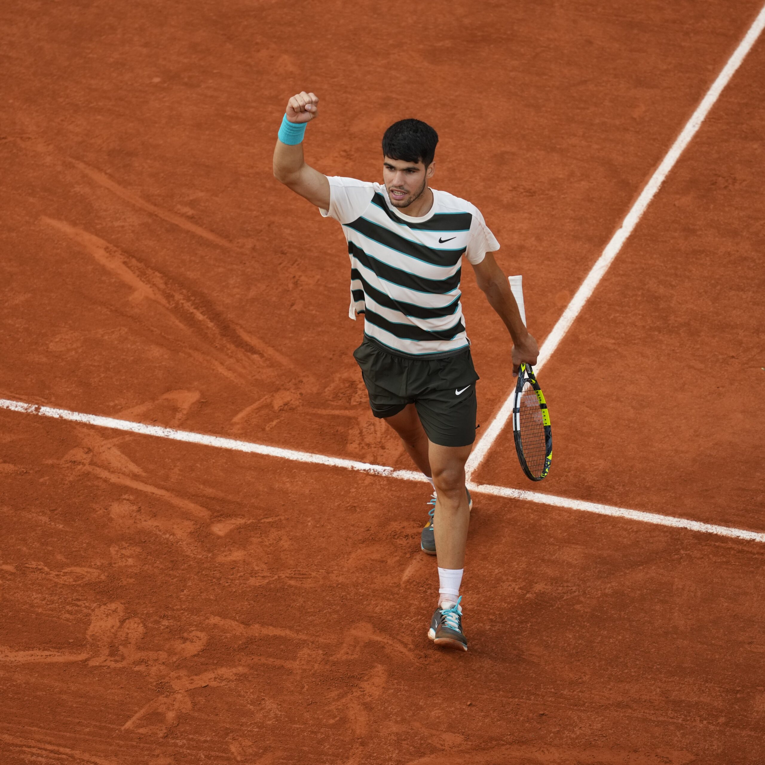 Alcaraz stuns Sinner in classic French Open final
