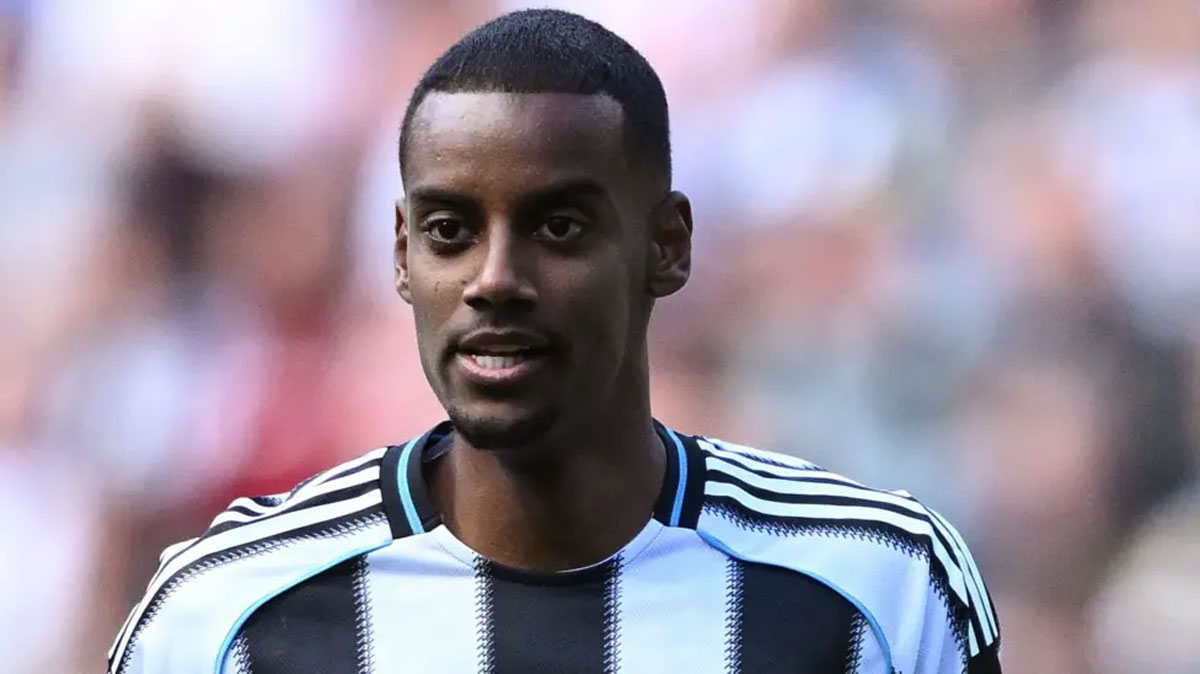Newcastle need striker but is there any way back for Isak after chant?