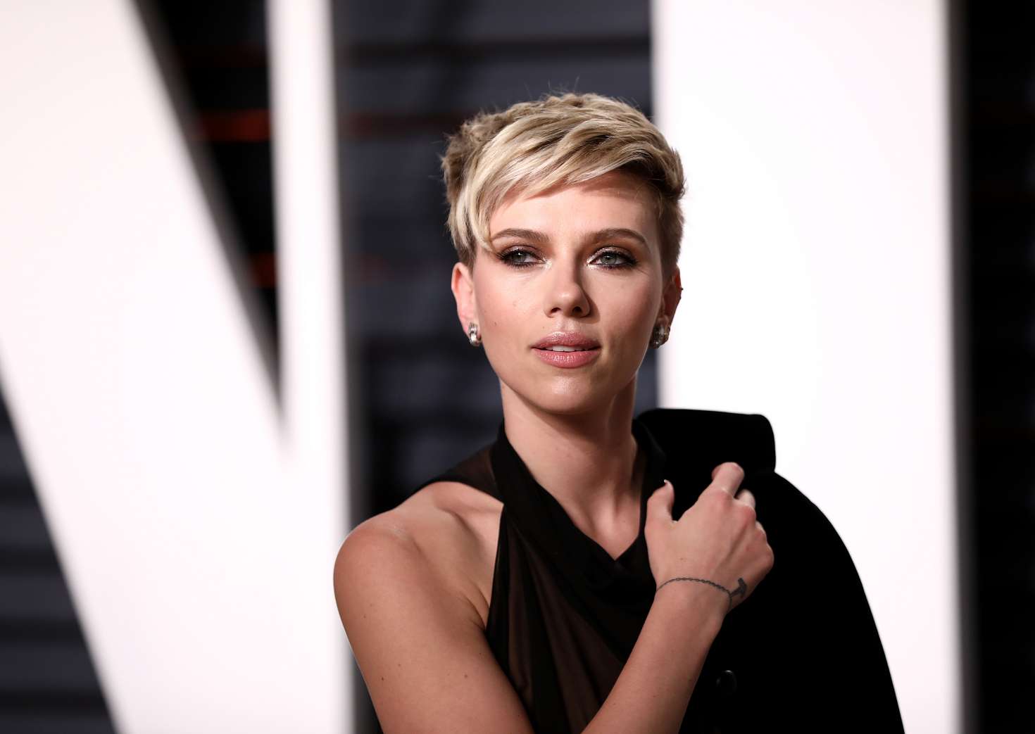 Body scarlett johansson Under the